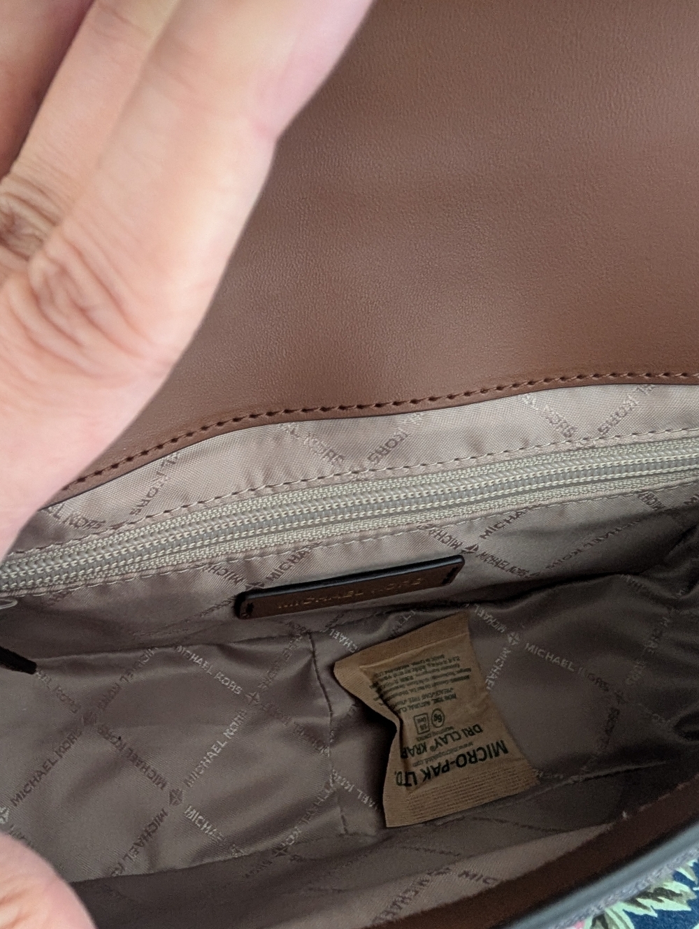 NWT Michael Kors Soho Large Studded Signature Logo Shoulder Bag in Brown - Picture 4 of 4